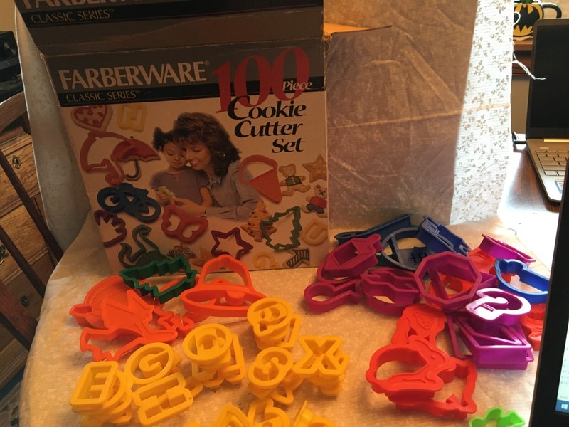 Farberware 100 piece Cookies Cutter set. Classic series. Holiday. Halloween, Th