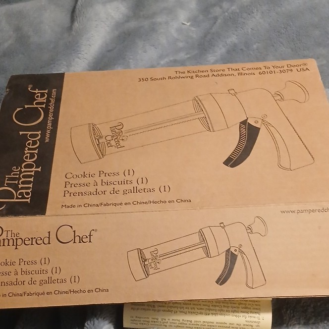 The Pampered Chef Cookie Press With Handle, Discs, White Clear Plastic Metal