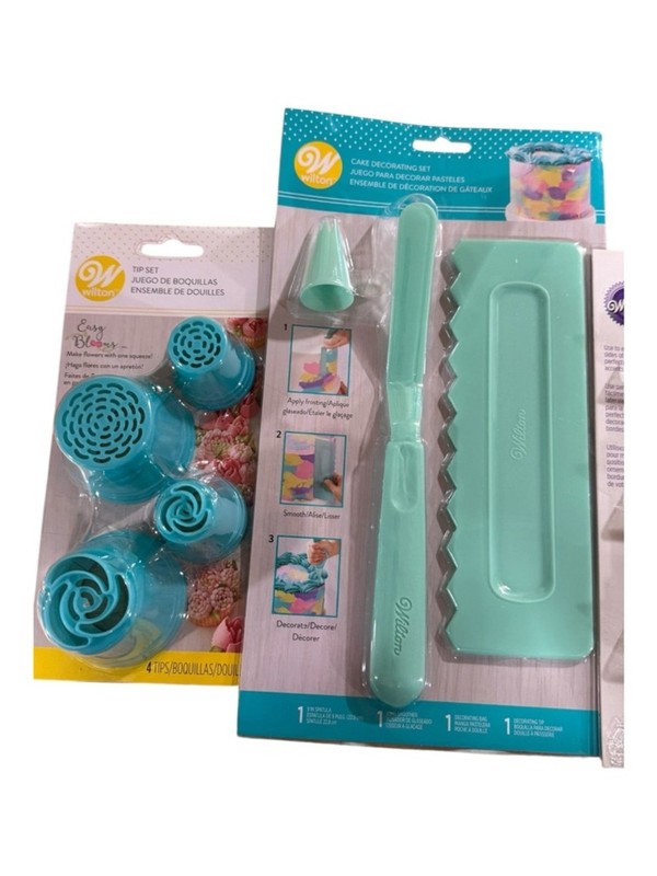 Wilton Cake Decorating Bundle Tools Kit Tips Spatula Marker Cupcake Insert New gallery