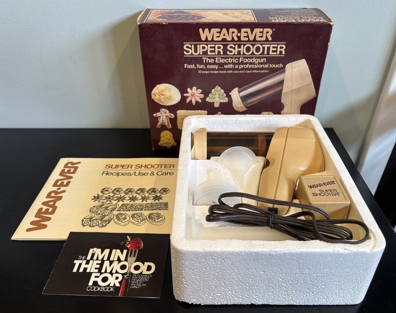 VTG Wear Ever Super Shooter Electric Cookie Pastry Press Gun NOS 1-No. 70123
