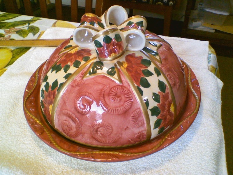 Vintage World Bazaar Inc. Covered Cake Plate with Poinsette gallery