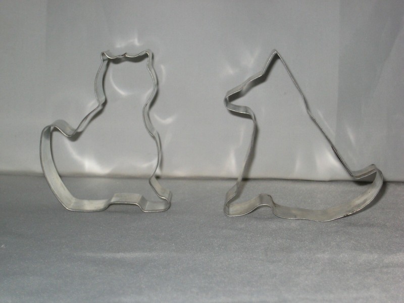 Metal Cookie Cutters Dog 3 ¼ by 3 ¼ & Cat 2 ¼ by 3 ¼ inches 1 inch thick