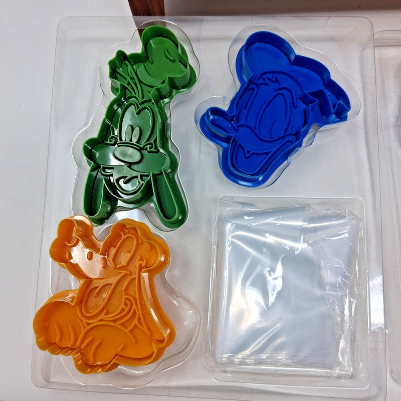 Williams Sonoma Disney Mickey and Friends Impression Cookie Kit 21 Piece Set gallery