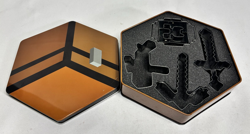 Minecraft Cookie Cutters Set + Tin – Creeper Sword Pickaxe Steve 2013 ThinkGeek