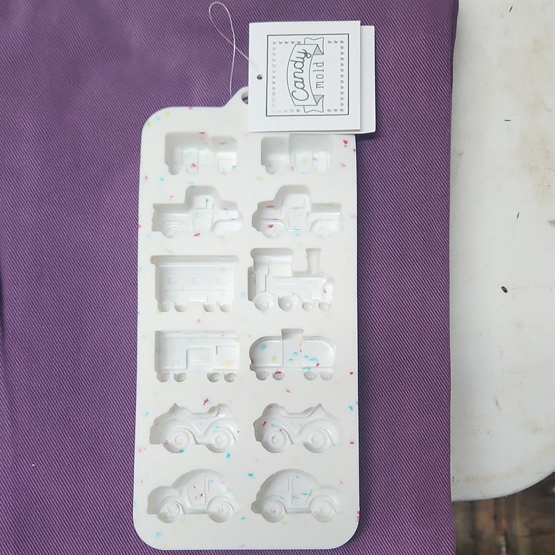 Wilton Silicone Candy Mold 15 Holes + 150 Treat Sticks, Unicorn, Flowers, Dogs-6 gallery