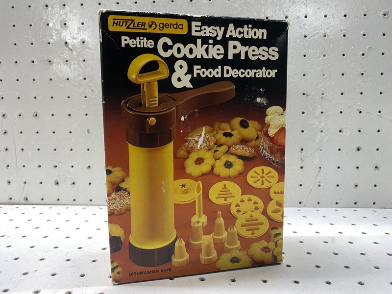 Vintage Hutzler-Gerda Easy Action Cookie Press Food Decorator Yellow 690 Set gallery