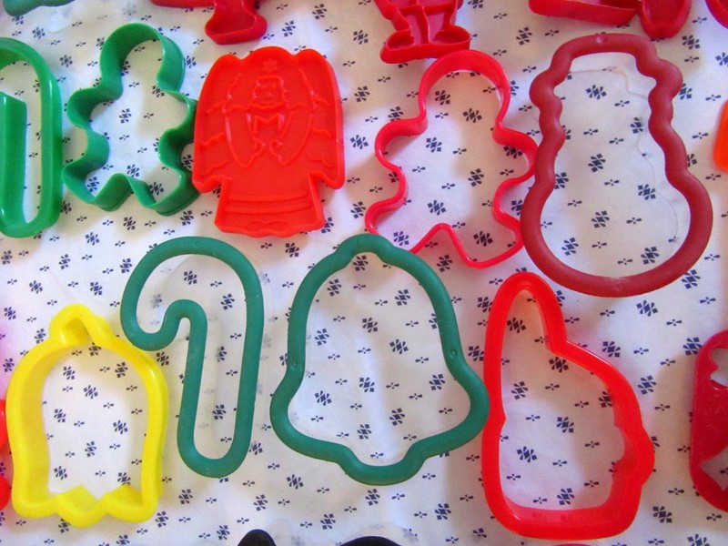 Vintage Lot! 37 COOKIE CUTTERS Christmas Angel-SANTA-Tree-Bunny Rabbit-PORKY PIG gallery