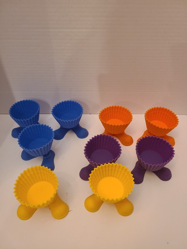 Wilton Silicone Cupcake Holder w/ Feet, Pre-owned