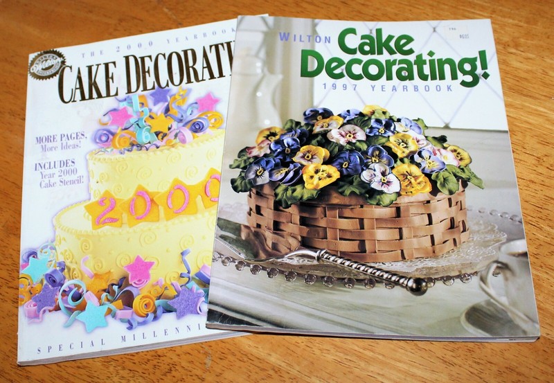 Wilton: YEARBOOK OF BAKING & CAKE DECORATING (Set of 2) 1997, 2000 Instructions