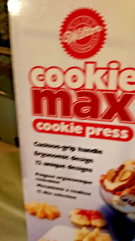 Wilton VTG Cookie Max Press 2001 12 Designs Preowned gallery