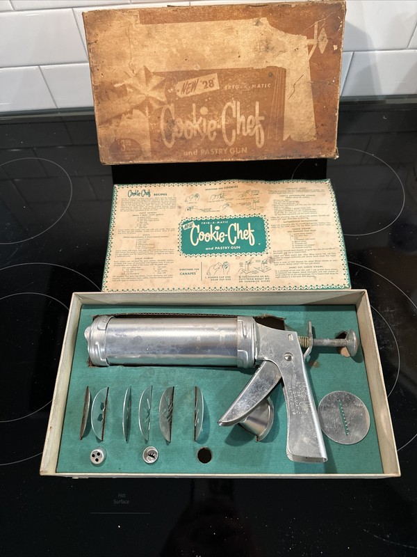 Trig-A-Matic Cookie-Chef and Pastry Gun 28″ – unused original box