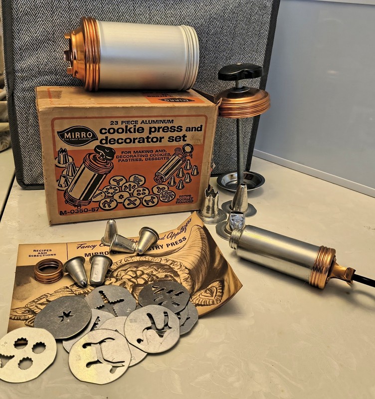 Vintage Mirro 23 Piece Aluminum Cookie Press & Decorator Set W/Recipe Book