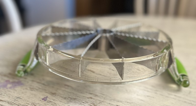 Vintage Lucite and Stainless Steel Handled Pie Cutter in Excellent Condition gallery