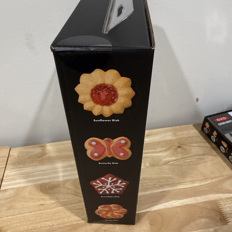 Oxo Good Grips 14pice Cookie Press Set & 6 Pice Cookie Press Christmas Disk Set gallery