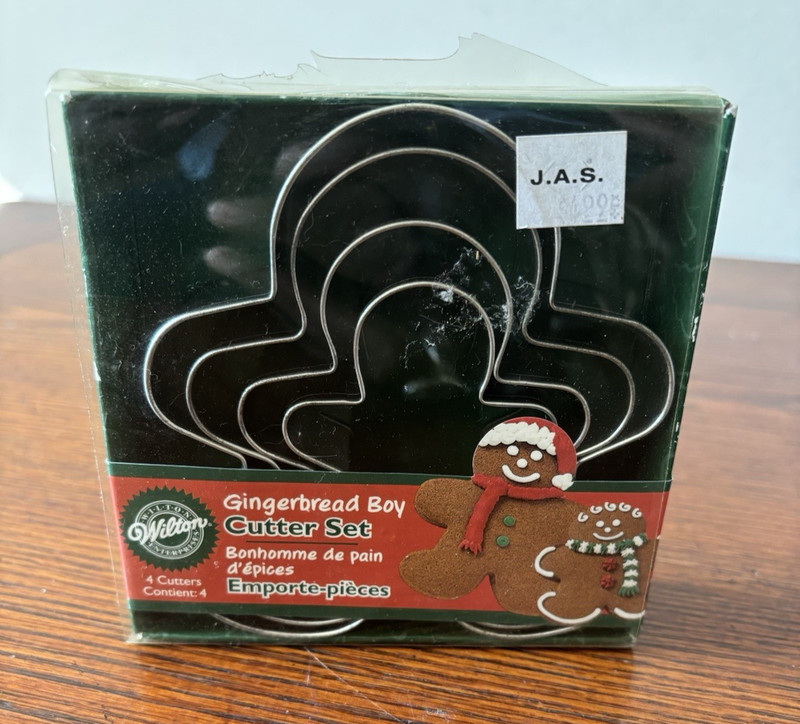 2002 Wilton Gingerbread Boy Nesting Metal Cookie Cutter Set of 4 New in Box