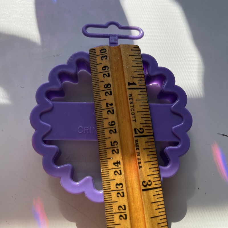 Used Wilton Purple Comfort Grip Circle Crinkle Cookie Cutter 3 inches inches VTG gallery