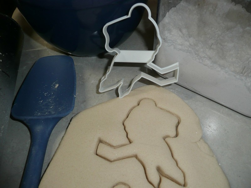 ICE HOCKEY PLAYER WITH STICK OUTLINE TEAM SPORTS NHL COOKIE CUTTER USA PR2483 gallery