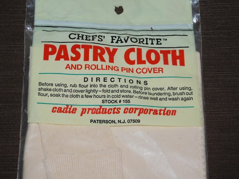 VINTAGE KITCHEN CADIE PASTRY CLOTH & ROLLING PIN COVER NEW OLD STOCK UNOPENED gallery