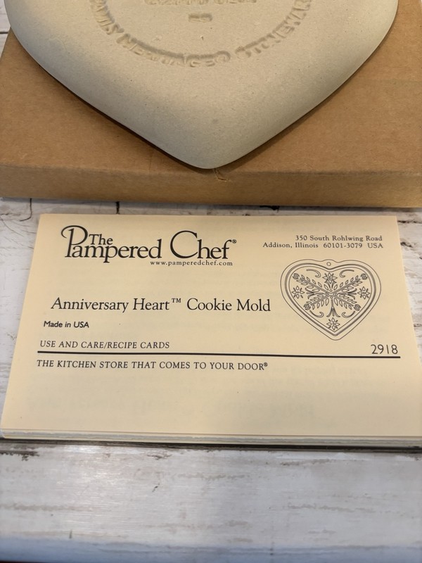 Vtg Pampered Chef 2000 Anniversary Heart Cookie Mold/Art Hot Roll Warmer NEW gallery