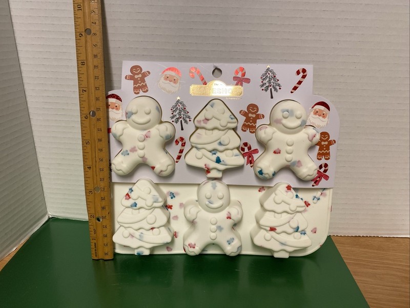 Bakeshop silicone Christmas mold gingerbread man 3” and Christmas 3”trees New gallery