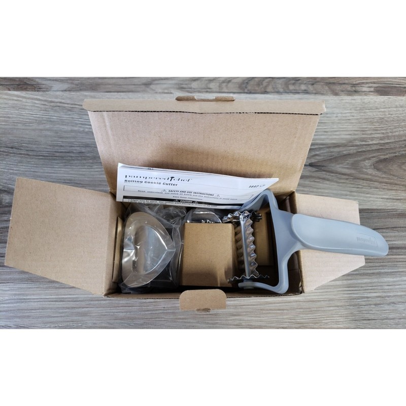 PAMPERED CHEF ROLLING COOKIE CUTTER # 1442 NEW OPEN BOX gallery