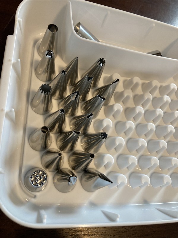 Wilton Decorate Smart Tip Organizer Case And 22 Tips - Free Shipping gallery