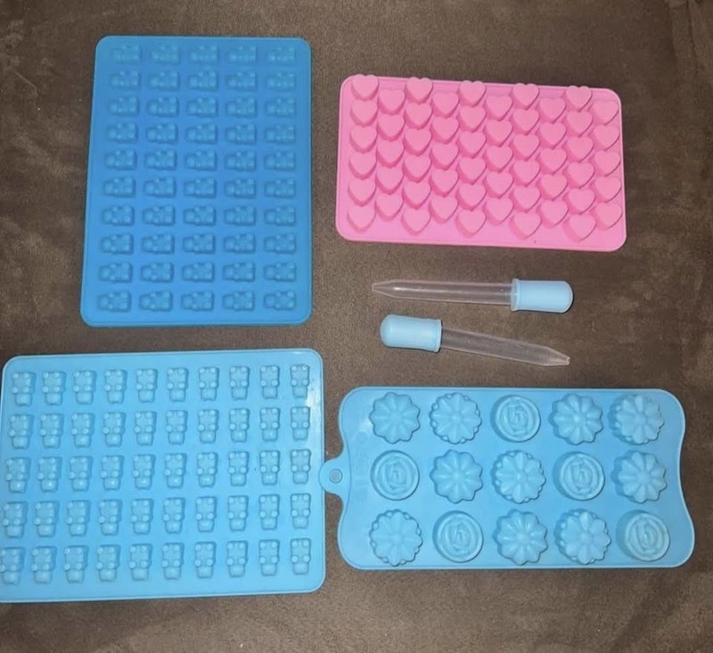 Silicone Gummy Molds Set of 4, Non-stick Candy Chocolate Molds with 2 Droppers