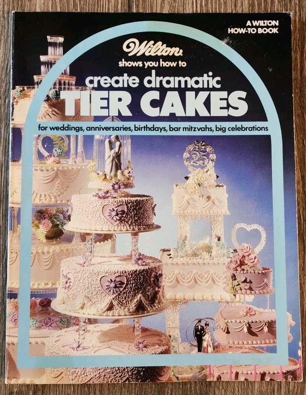 Wilton Create Dramatic Tiered Cakes