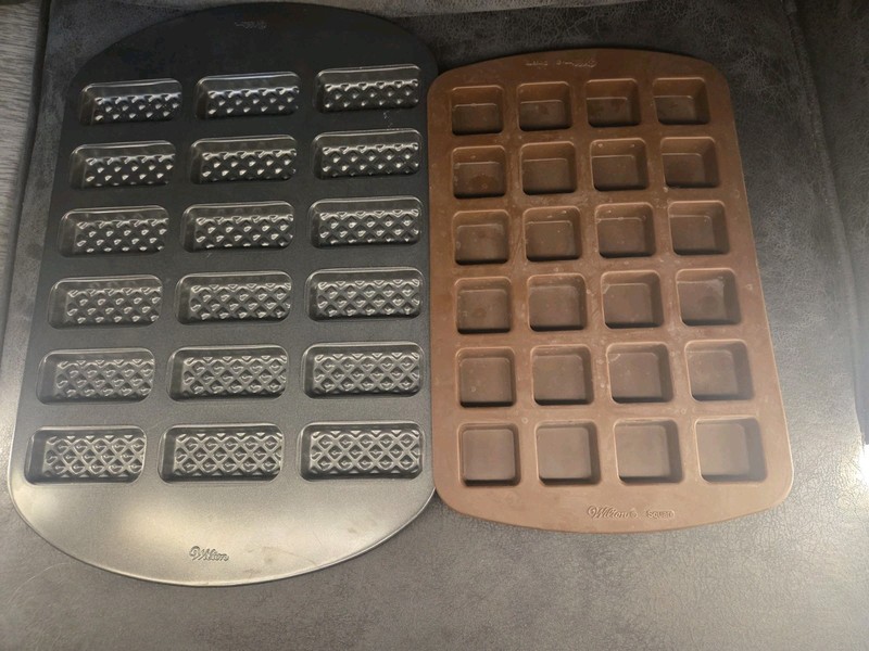 Wilton Brown Silicone Square Mold & Metal Non-Stick Quilted Rectangle Candy Pan