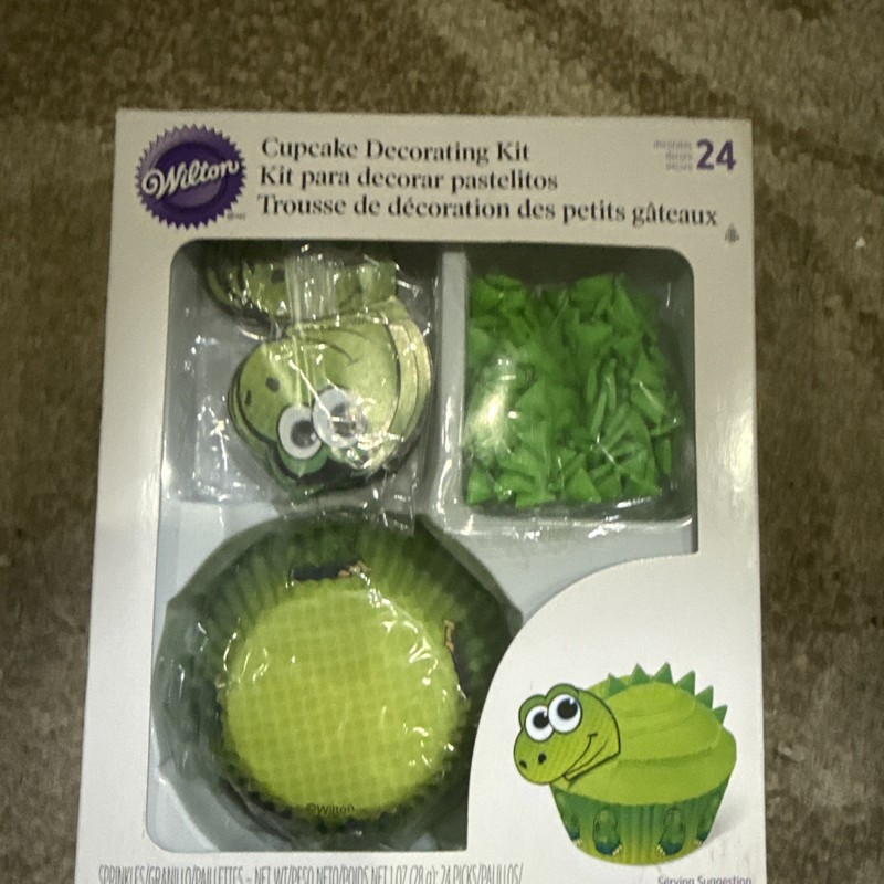 Wilton’s Dinosaur Cupcake Decorating Kit (Decorates 24) NIB