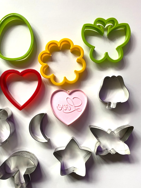 Mixed Lot of 16 Cookie Cutters Easter Bunny - Egg Carrot Mushroom Moon & More gallery