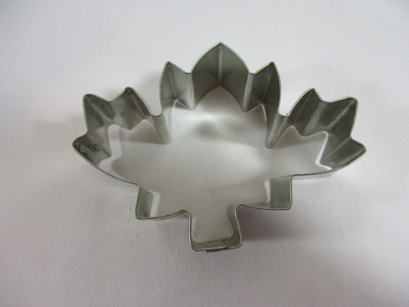 Canada Maple Leaf Cookie Cutter 3″ Metal Fall Autumn Nature Trees