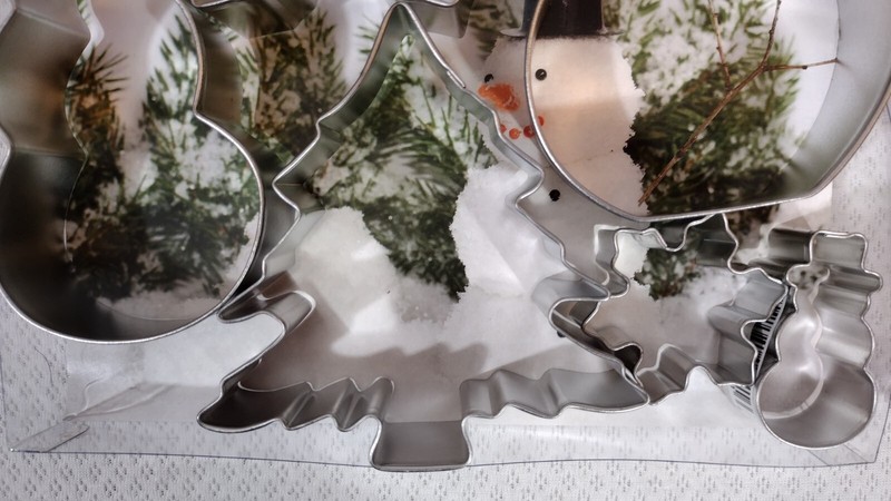 Snowmen Winter Gift Set Cookie Cutters 7 pc. Trees Snowflakes & Snowman gallery