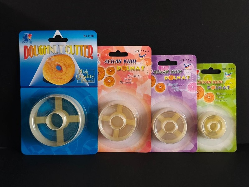 4pcs Multi-size Malaysian Plastic Daughnut Cutter Mold Donut Ring Maker Tool NEW gallery