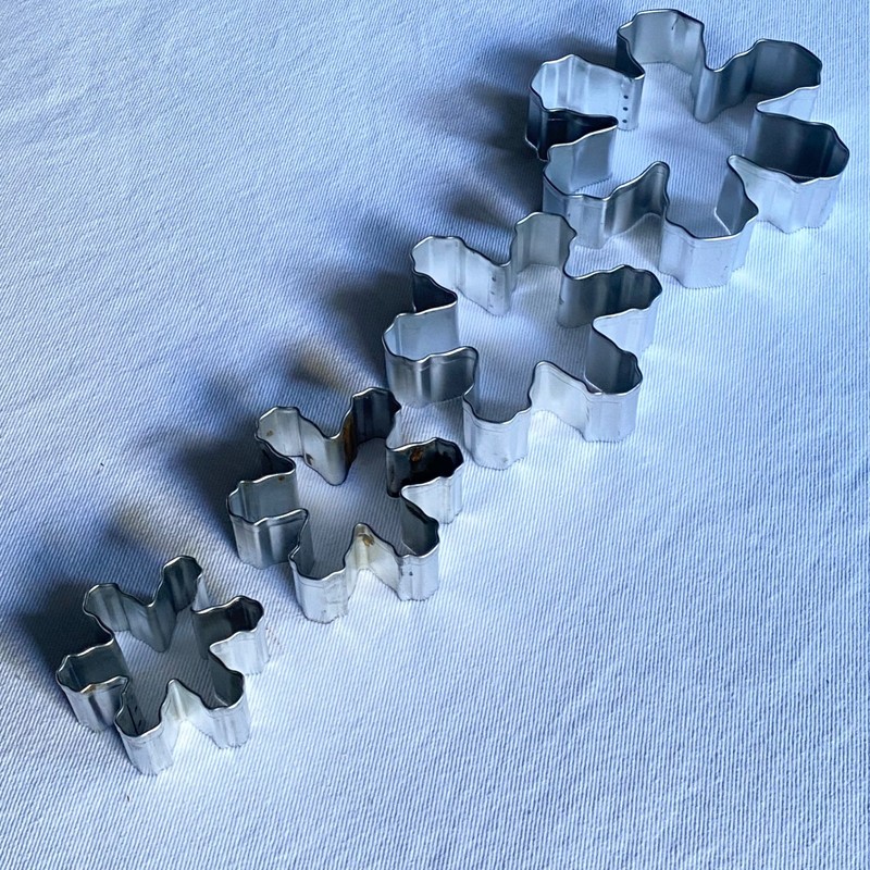Nesting Snowflake Cookie Cutter Set – Stainless Steel – 4-Piece Holiday Fractal
