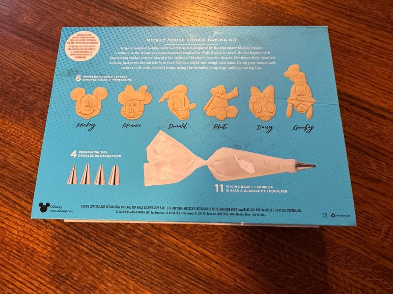 Williams Sonoma Mickey Mouse & Friends 21 Piece Set Impression Cookie Cutter-New gallery