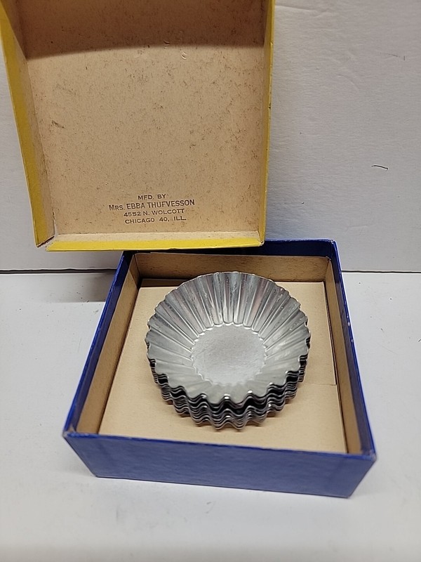 Vintage SWEDISH EBBA'S 12 Large 3" Aluminum Forms gallery
