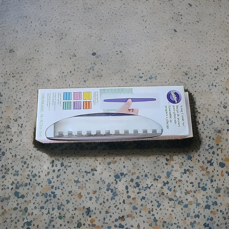 Wilton Icing Smoother Comb Set-3 Piece, White/Purple gallery