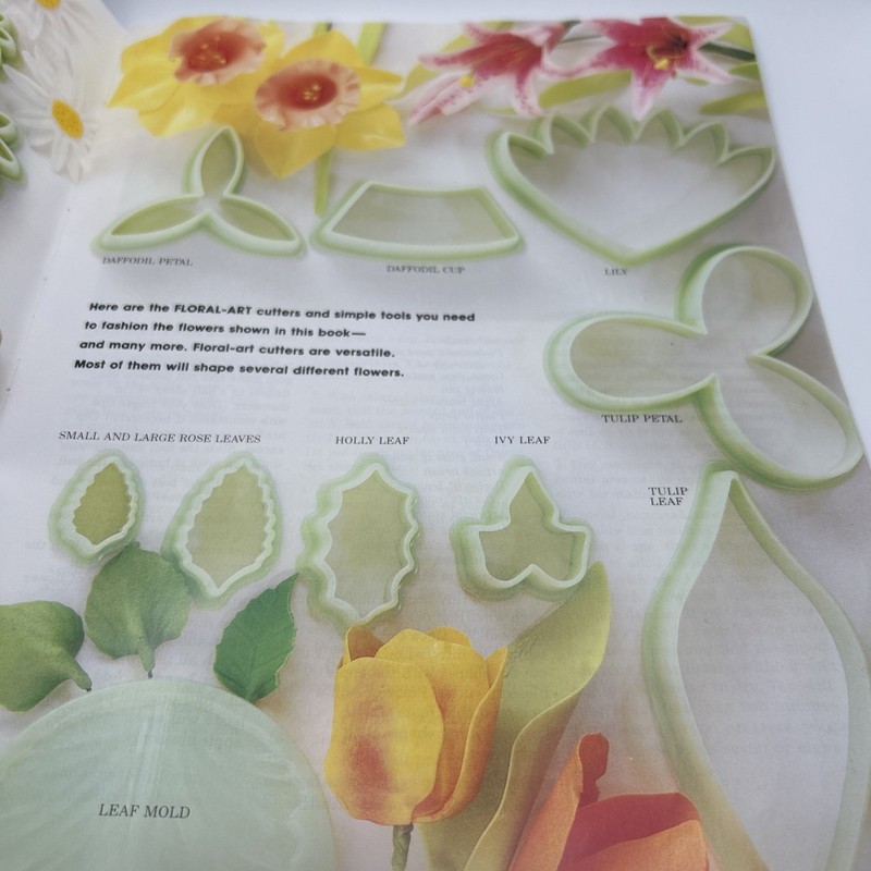 Wilton Beautiful Gum Paste Flower Making Craft Set Vintage 80’s Not complete gallery