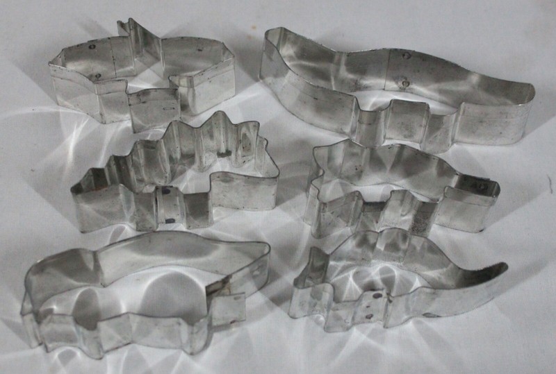VINTAGE 1985 FOX RUN CRAFTSMAN SET OF 6 METAL DINOSAUR COOKIE CUTTER IN BOX gallery