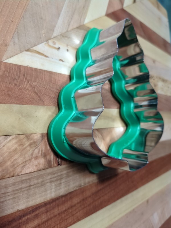Comfort Grip Metal Rubber Tree Sandwich Cookie Cutter gallery