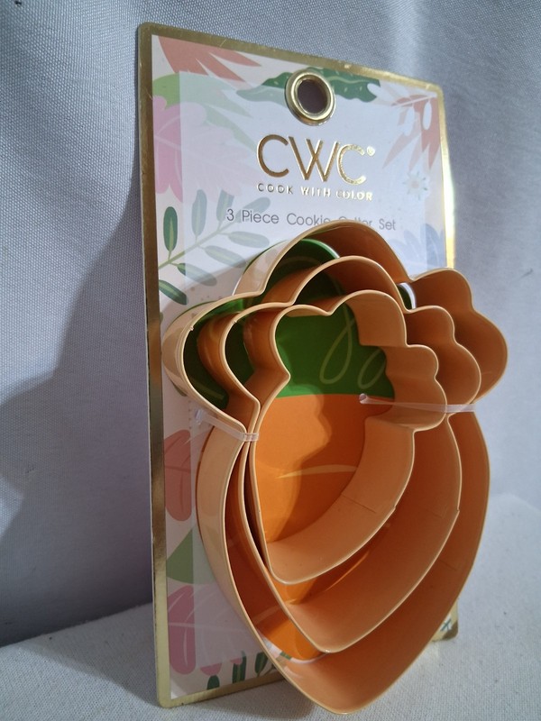 Cook With Color CWC 3 Piece Carrot Metal Cookie Cutter Set 3", 4" & 5" -New gallery