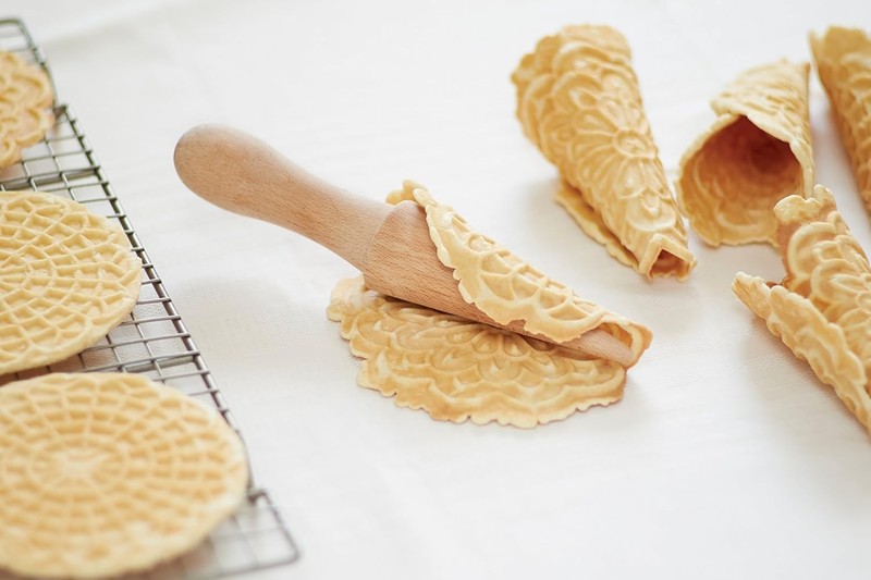 Wooden Pizzelle Roller Krumkake Pastry Tool Waffle Ice Cream Cone Roller 8.25 gallery