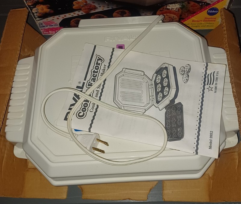Rival Cookie Factory Cookie and Snack Maker with extra Cookie Pan and Manual gallery