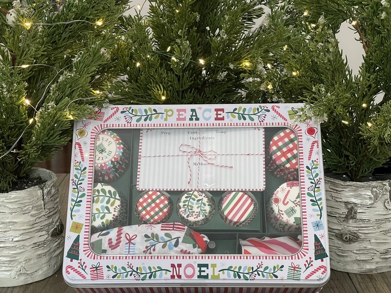 Meri Meri Sweet Treats Bakery Tin w/Recipe Cards, Apron, Cupcake Liners&More NWT