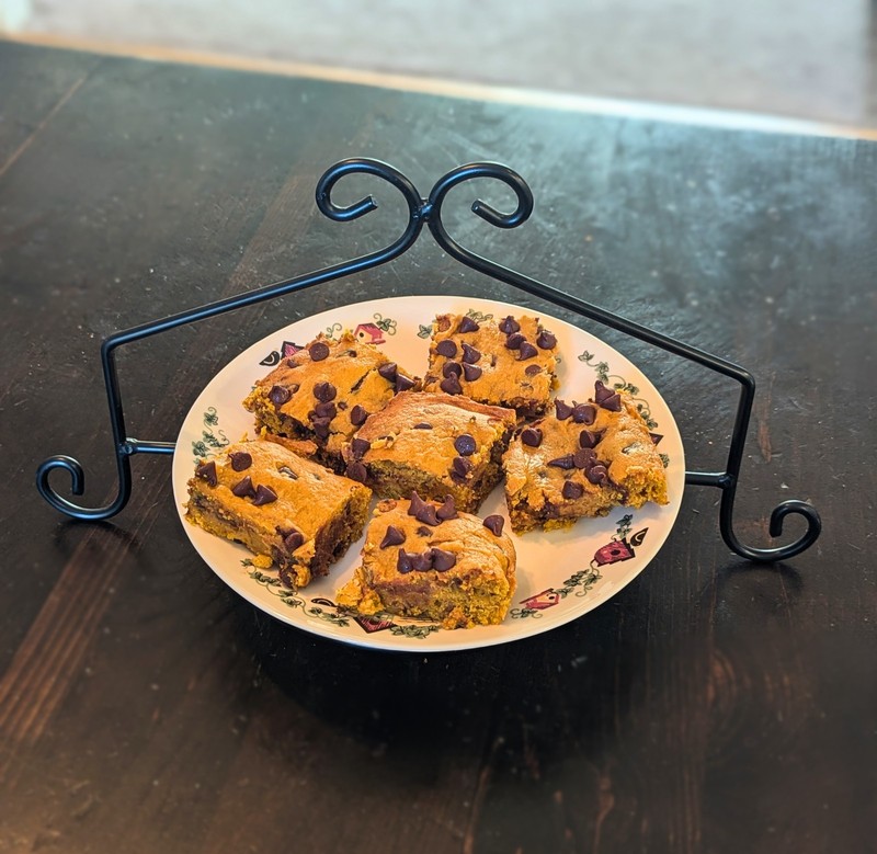 Black Wrought Iron Single Pie Plate holder stand - Holds standard 9" pie plate gallery