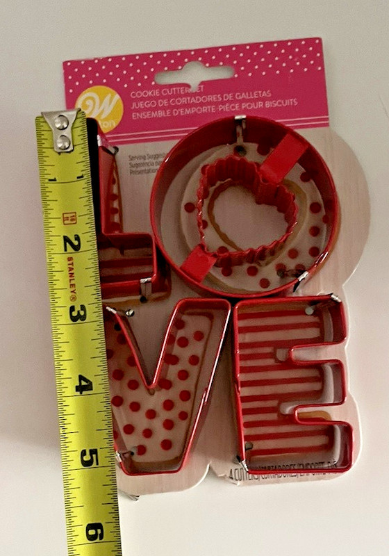NEW! WILTON 7 Assorted Different Arrow Lips L O V E Letter Shapes Cookie Cutters gallery
