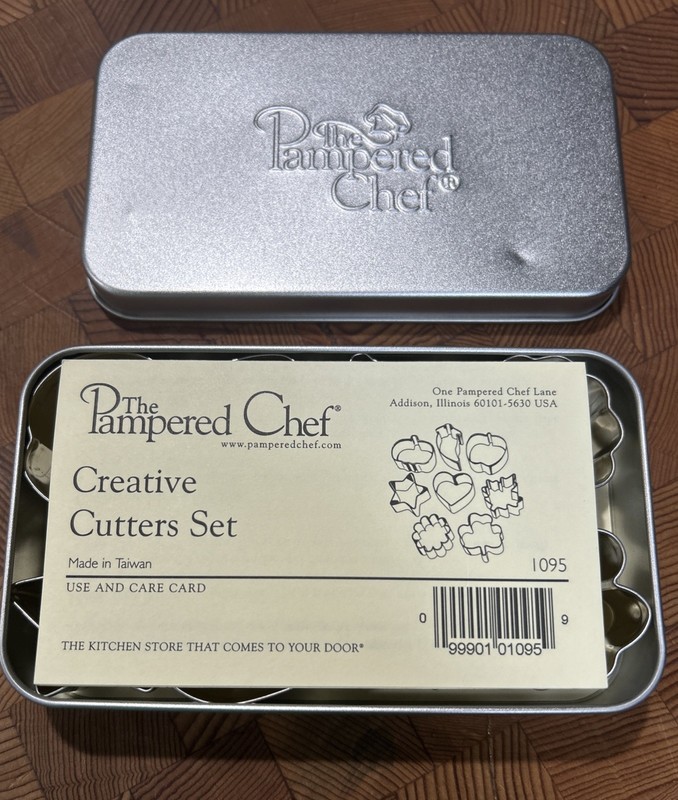 Pampered Chef Mini Cookie Cutter Set of 7 (Holiday And Seasonal) gallery