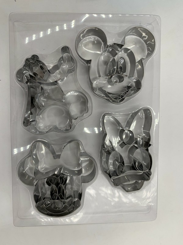 Williams Sonoma Mickey and Friends Cookie Baking Kit 21 Pieces #7369F gallery