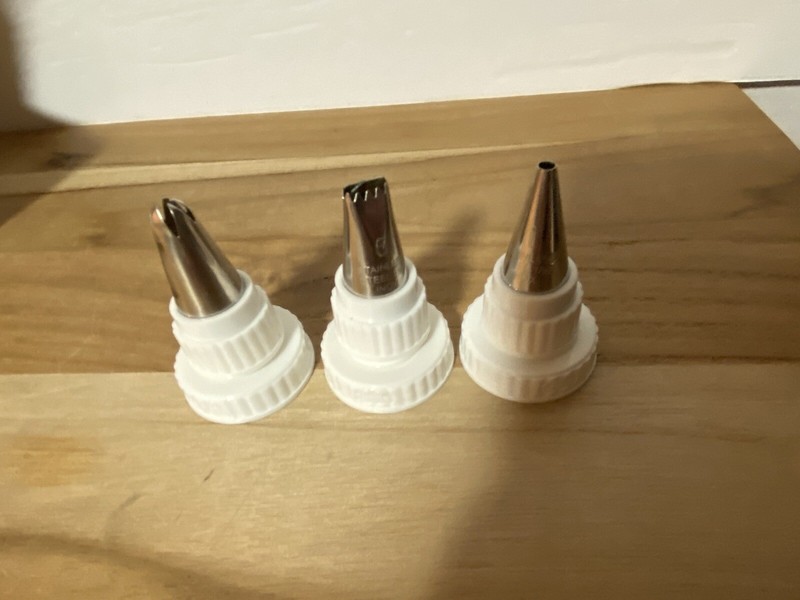 Pampered Chef Decorator Bottle Set #1585 w/Decorator Tips & Cleaning Brush gallery